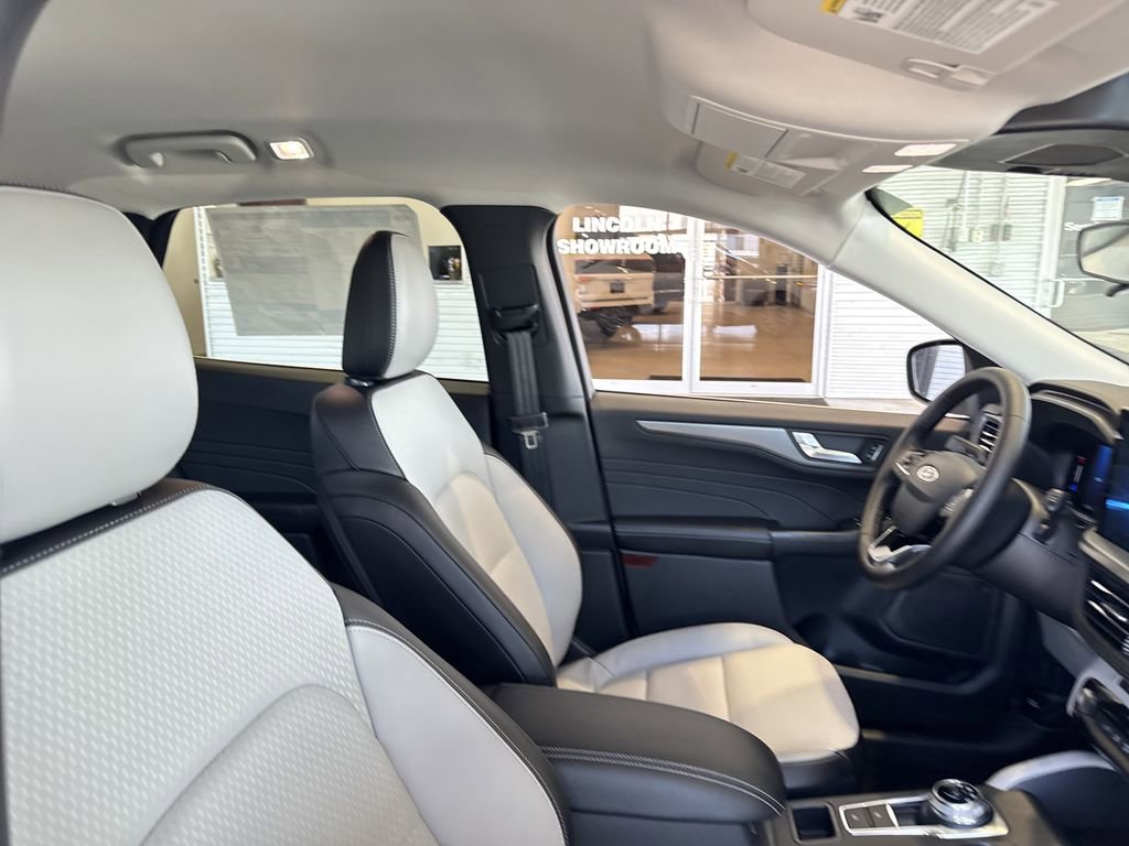 New 2026 Ford Escape SE image 12