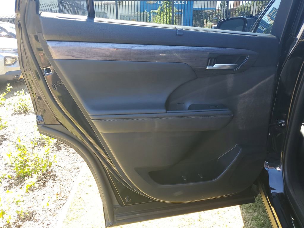 Used 2023 Toyota Highlander Limited w/ Protection Package #3 (TMS) image 20