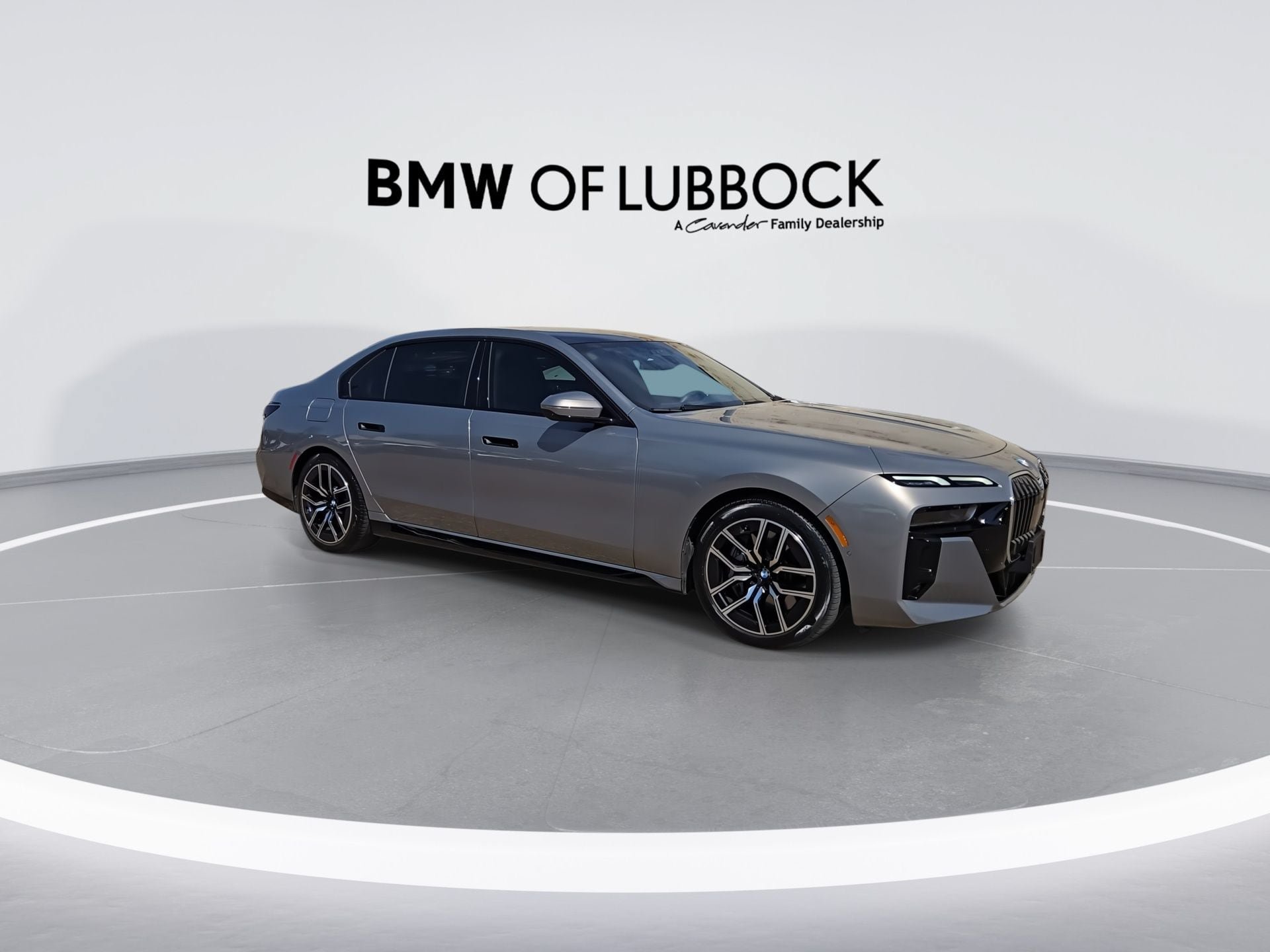 Used 2023 BMW 760i xDrive AWD/4WD image 2