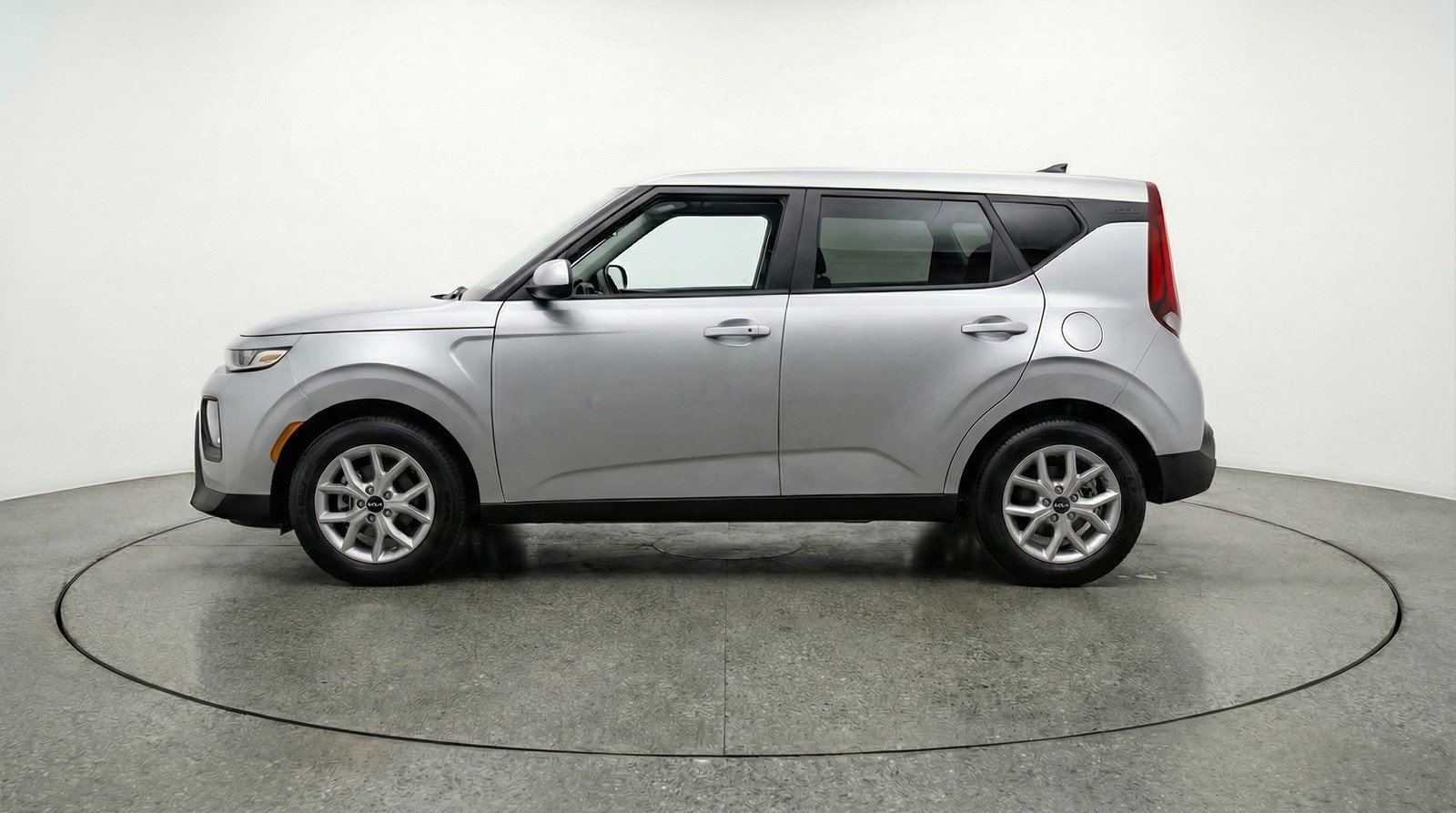 Used 2025 Kia Soul LX w/ LX Technology Package FWD image 5