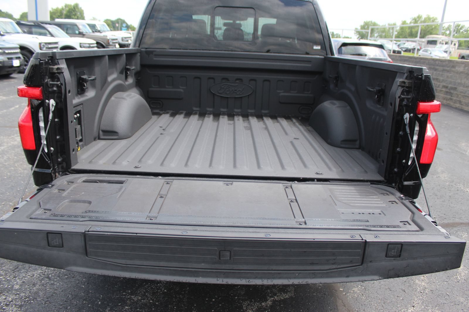 Used 2023 Ford F150 Lightning Platinum AWD/4WD image 20