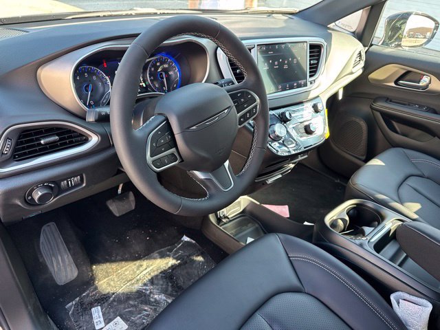 New 2027 Chrysler Pacifica LX FWD image 13