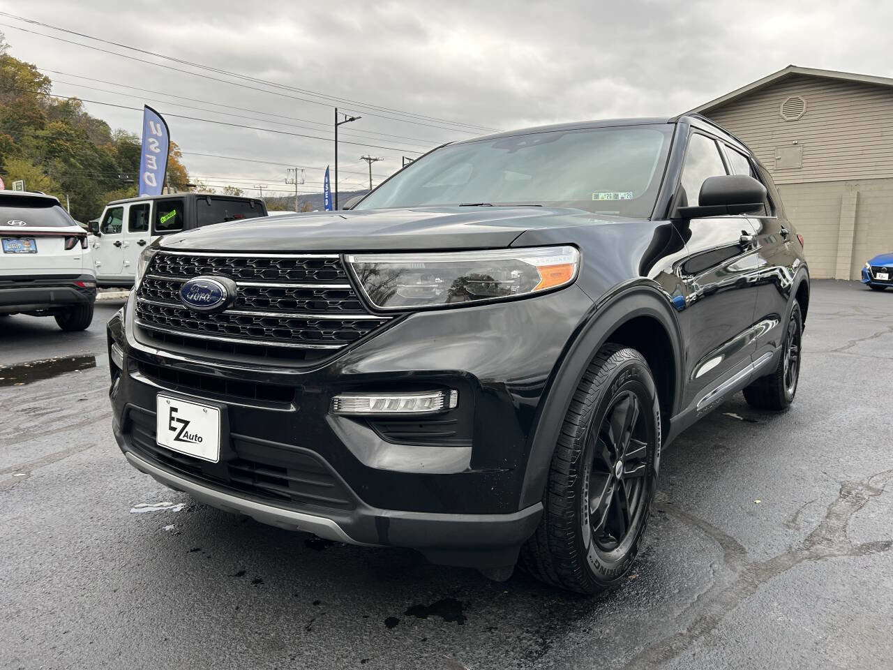 Used 2021 Ford Explorer XLT w/ Equipment Group 202A image 5