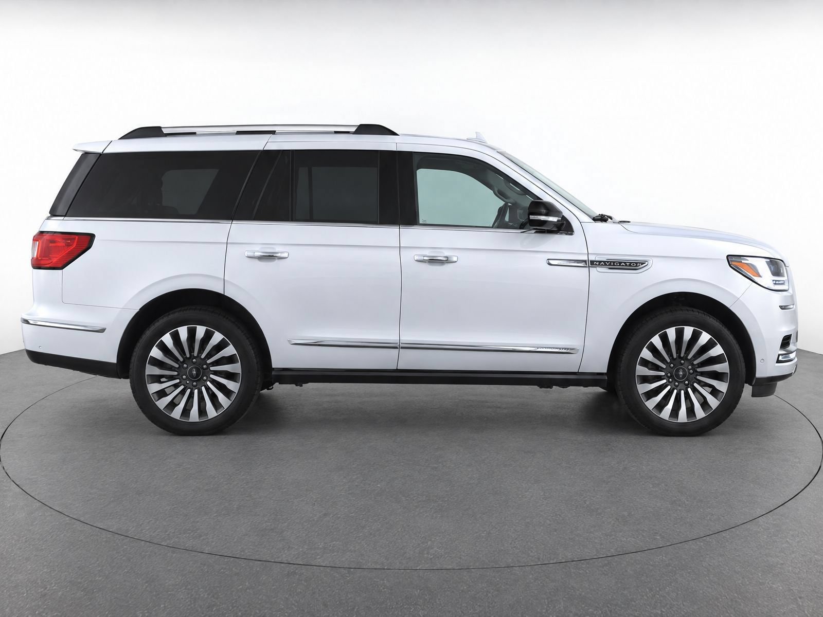 Used 2018 Lincoln Navigator Reserve w/ Technology Package AWD/4WD image 8