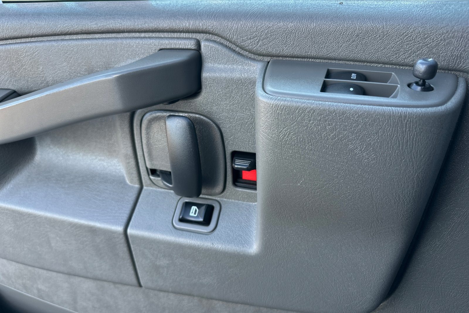 Used 2022 Chevrolet Express 2500 Extended w/ Driver Convenience Package image 9