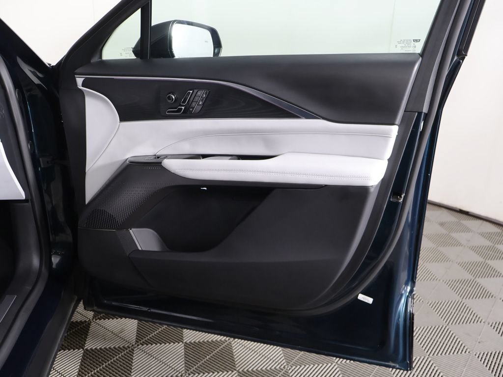 Used 2025 Cadillac Lyriq Luxury RWD image 27