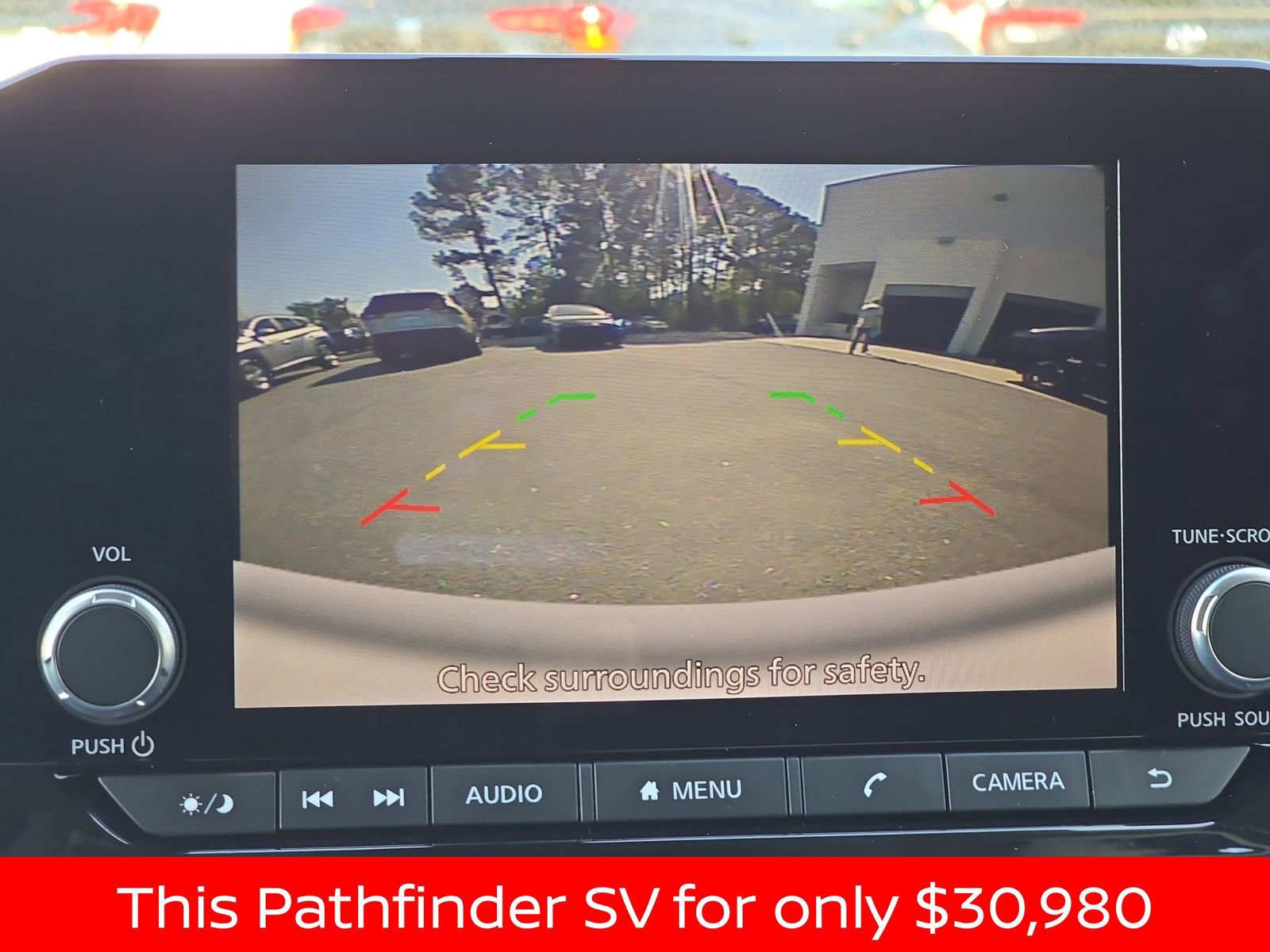Used 2025 Nissan Pathfinder SV image 31