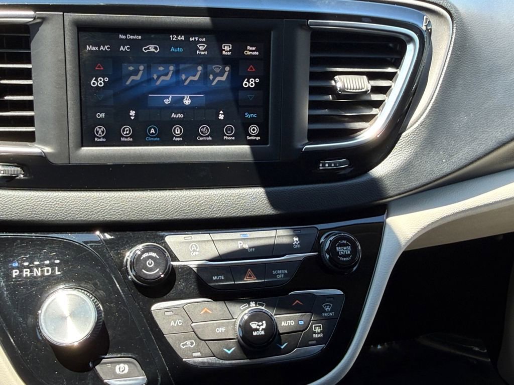 Used 2020 Chrysler Pacifica Touring-L FWD image 15