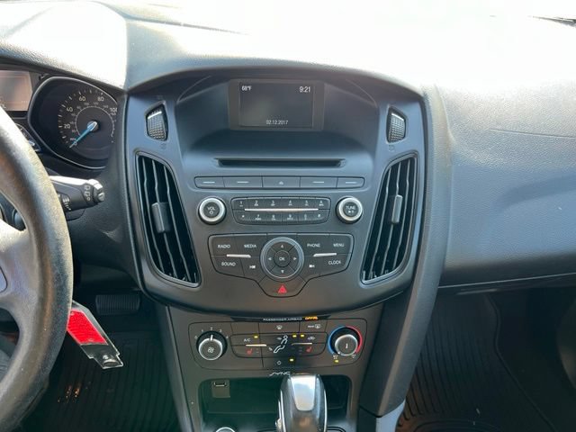 Used 2016 Ford Focus SE w/ SE Cold Weather Package FWD image 25