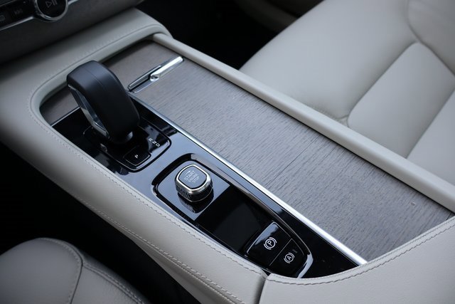 Used 2025 Volvo XC90 B6 Plus w/ Protection Package Premier image 26