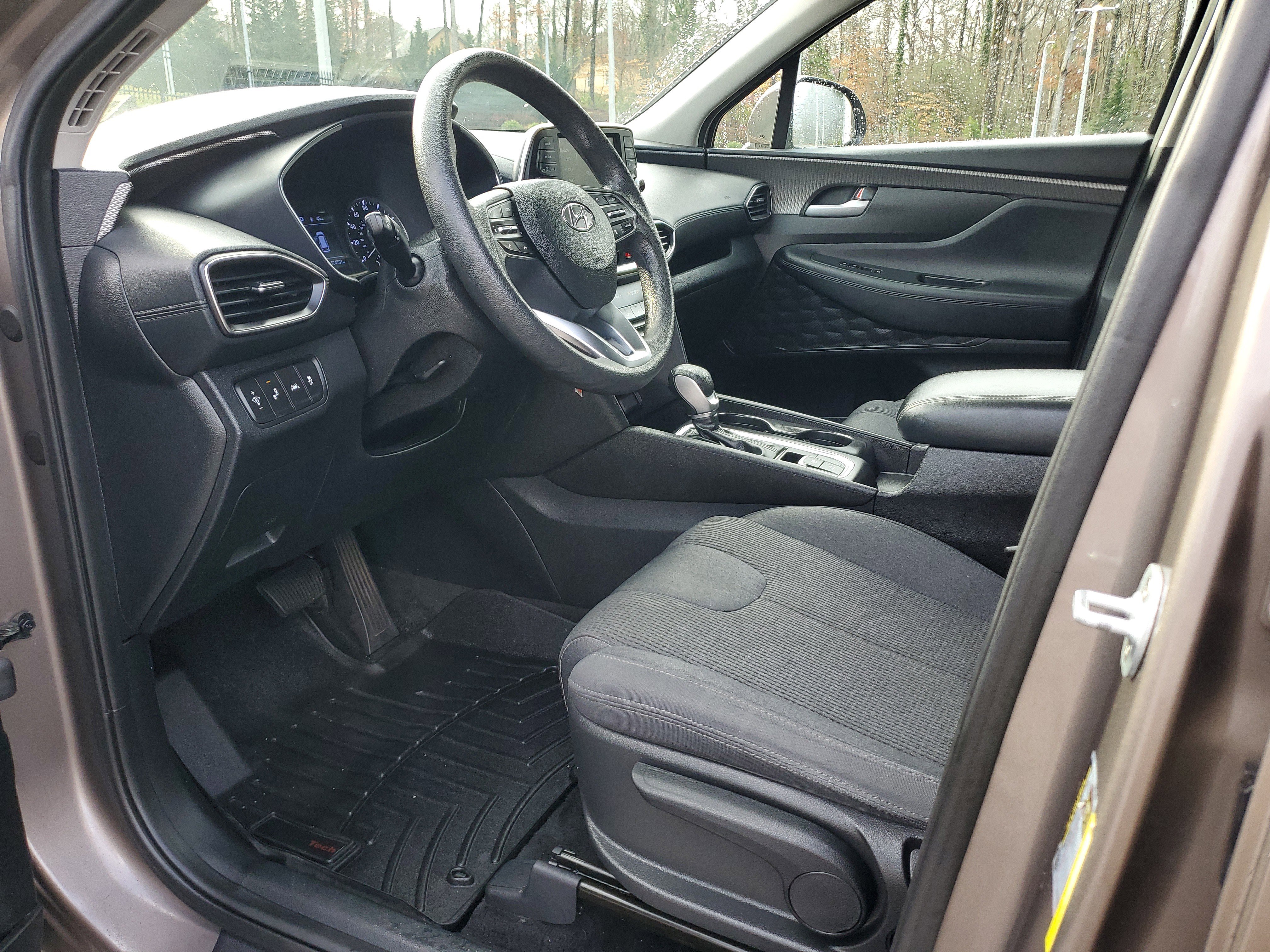 Used 2019 Hyundai Santa Fe SE image 16