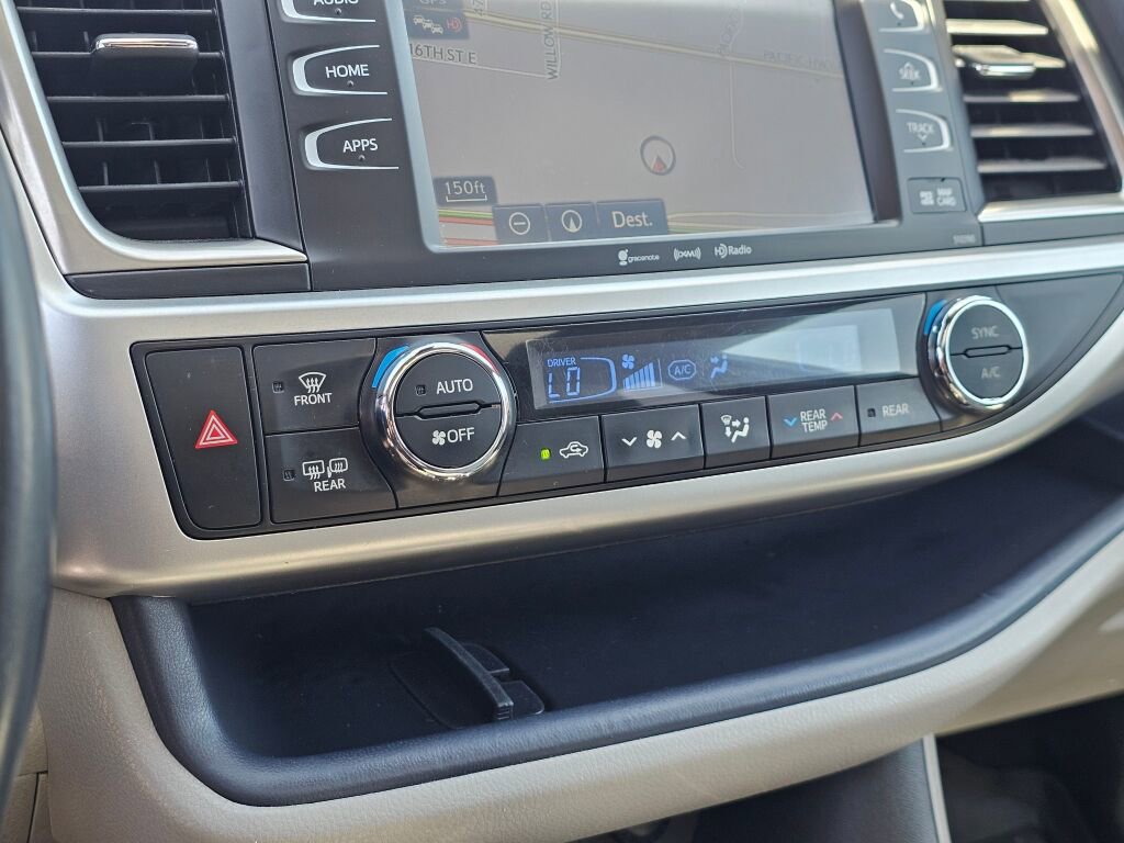 Used 2019 Toyota Highlander XLE AWD/4WD image 36