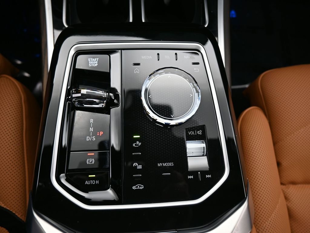 Used 2025 BMW 740i xDrive image 32