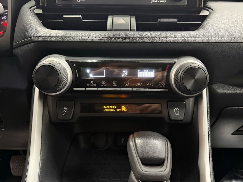 Used 2022 Toyota RAV4 LE image 22