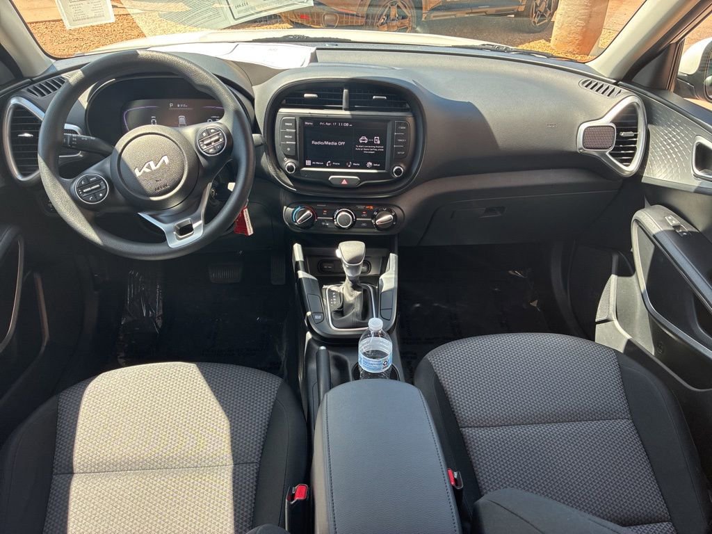Used 2025 Kia Soul LX image 17