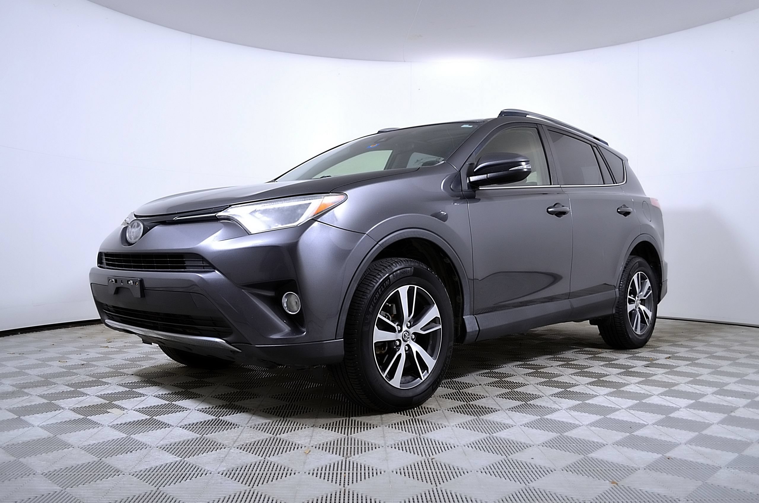 Used 2017 Toyota RAV4 XLE w/ All Weather Liner Package AWD/4WD image 2