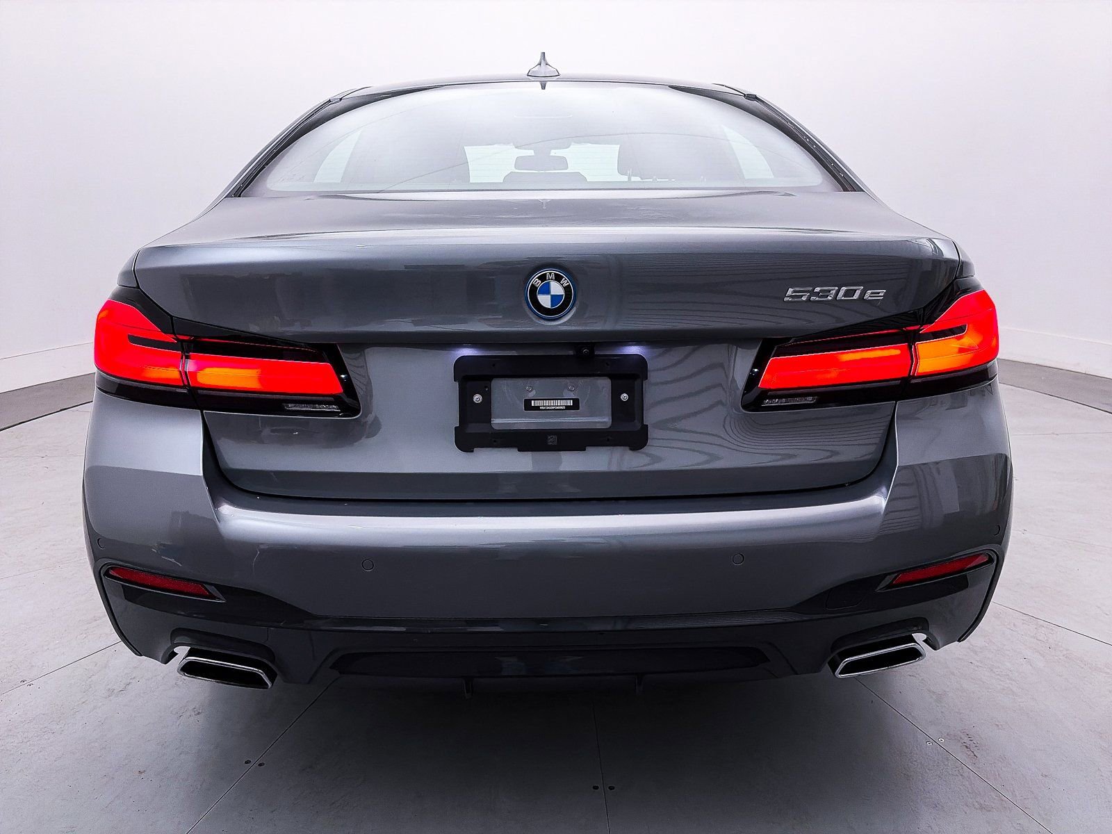 Used 2023 BMW 530e w/ M Sport Package image 14