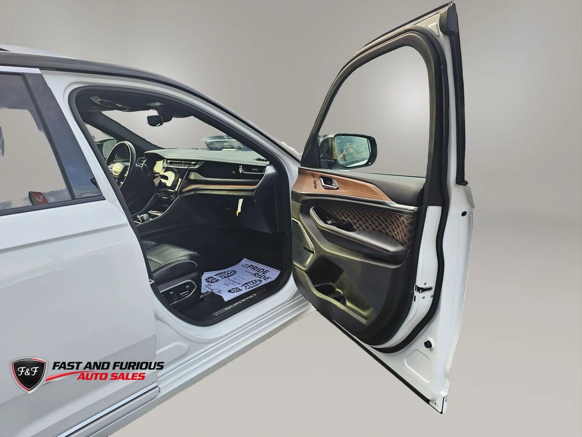 Used 2022 Jeep Grand Cherokee Summit w/ Luxury Tech Group V AWD/4WD image 11