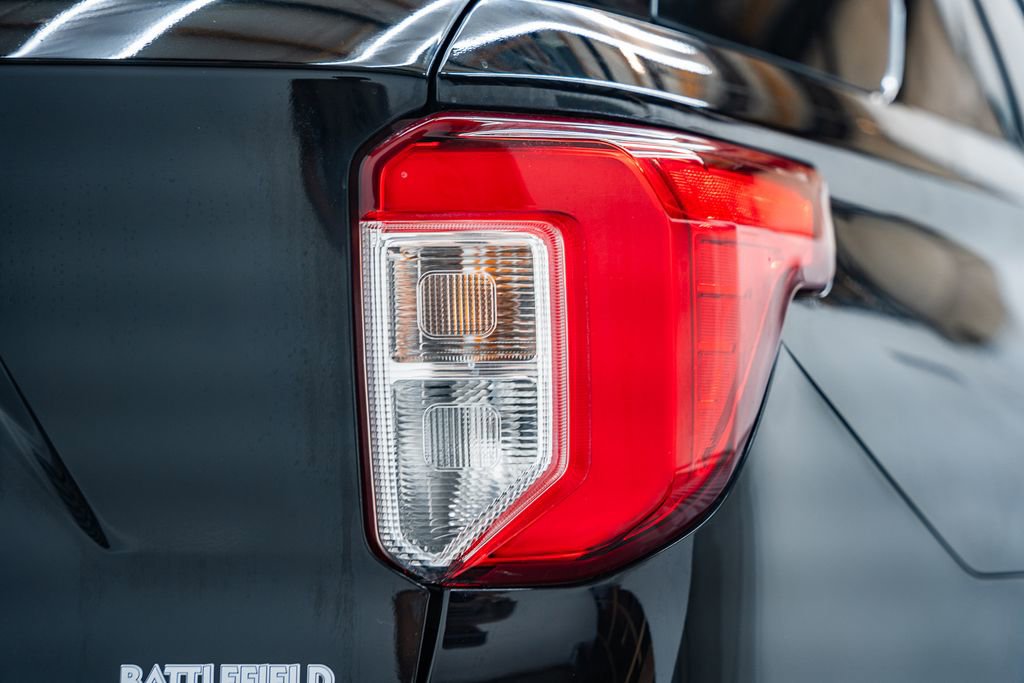 Certified 2021 Ford Explorer XLT w/ Equipment Group 202A image 6