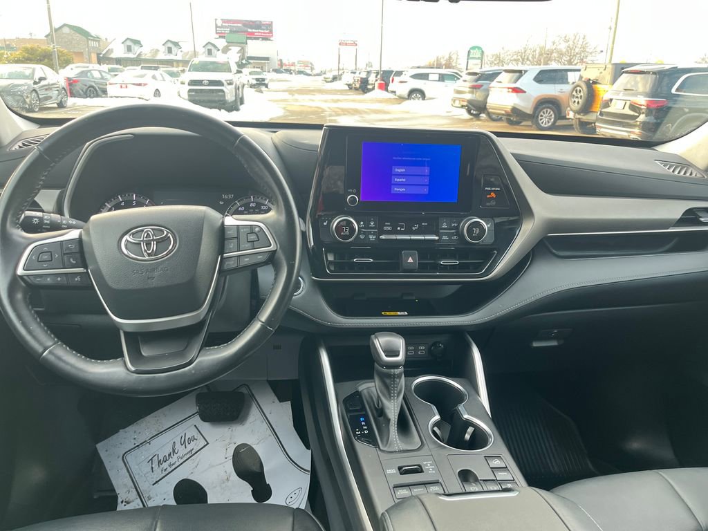 Certified 2023 Toyota Highlander XLE image 15