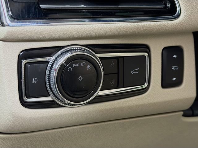 Used 2020 Lincoln Navigator Reserve w/ Luxury Package AWD/4WD image 12