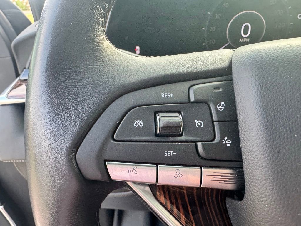 Used 2021 Cadillac Escalade Premium Luxury RWD image 26