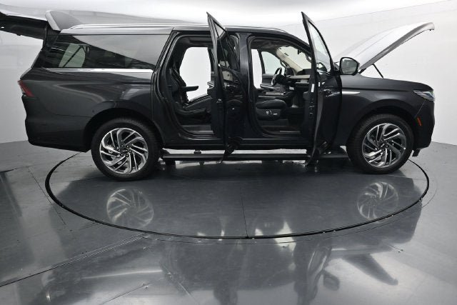 Used 2025 Lincoln Navigator L Reserve AWD/4WD image 43