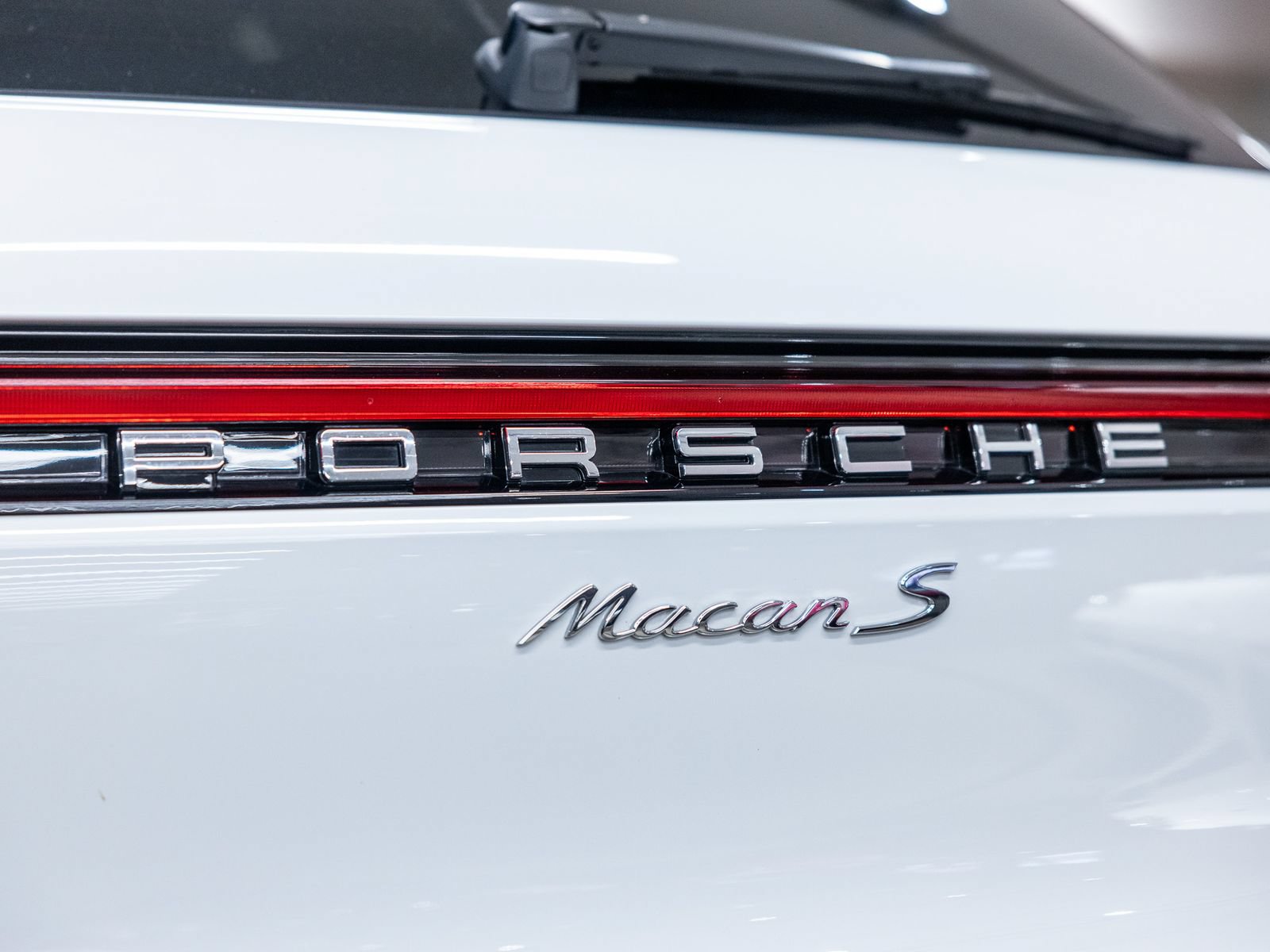 Certified 2025 Porsche Macan S AWD/4WD image 23