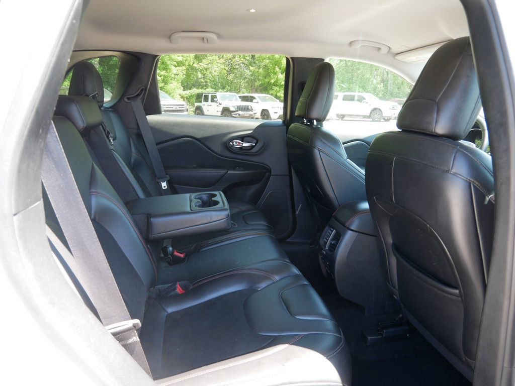 Used 2020 Jeep Cherokee Trailhawk w/ Cold Weather Group AWD/4WD image 9