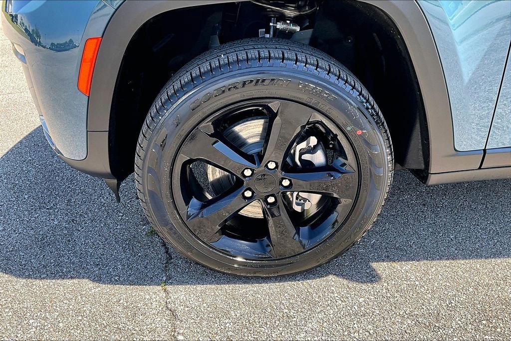 New 2026 Jeep Grand Cherokee L Limited AWD/4WD image 12