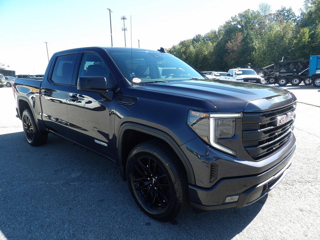 Used 2022 GMC Sierra 1500 Elevation RWD image 10