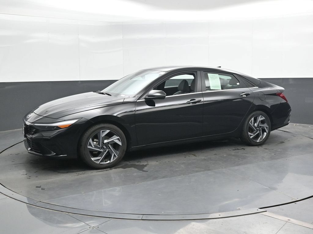 Certified 2026 Hyundai Elantra Limited w/ Cargo Package FWD image 8
