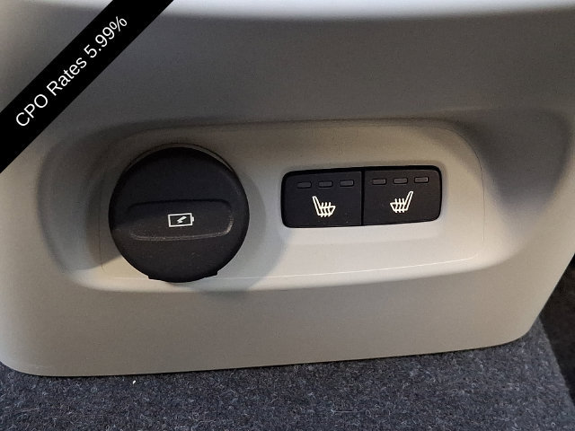 Certified 2024 Volvo XC40 B5 Plus w/ Climate Package AWD/4WD image 13
