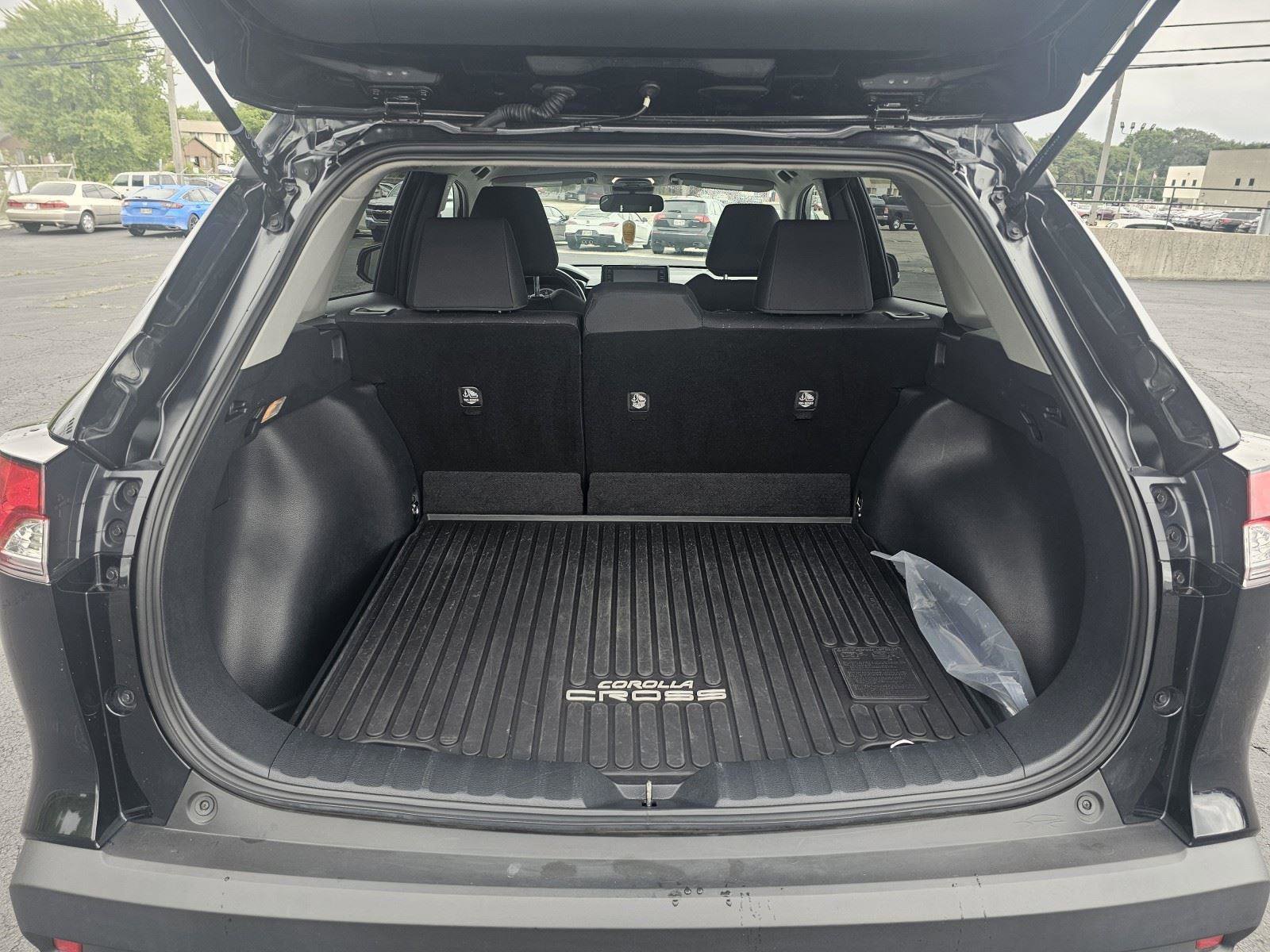 Used 2022 Toyota Corolla Cross LE image 28