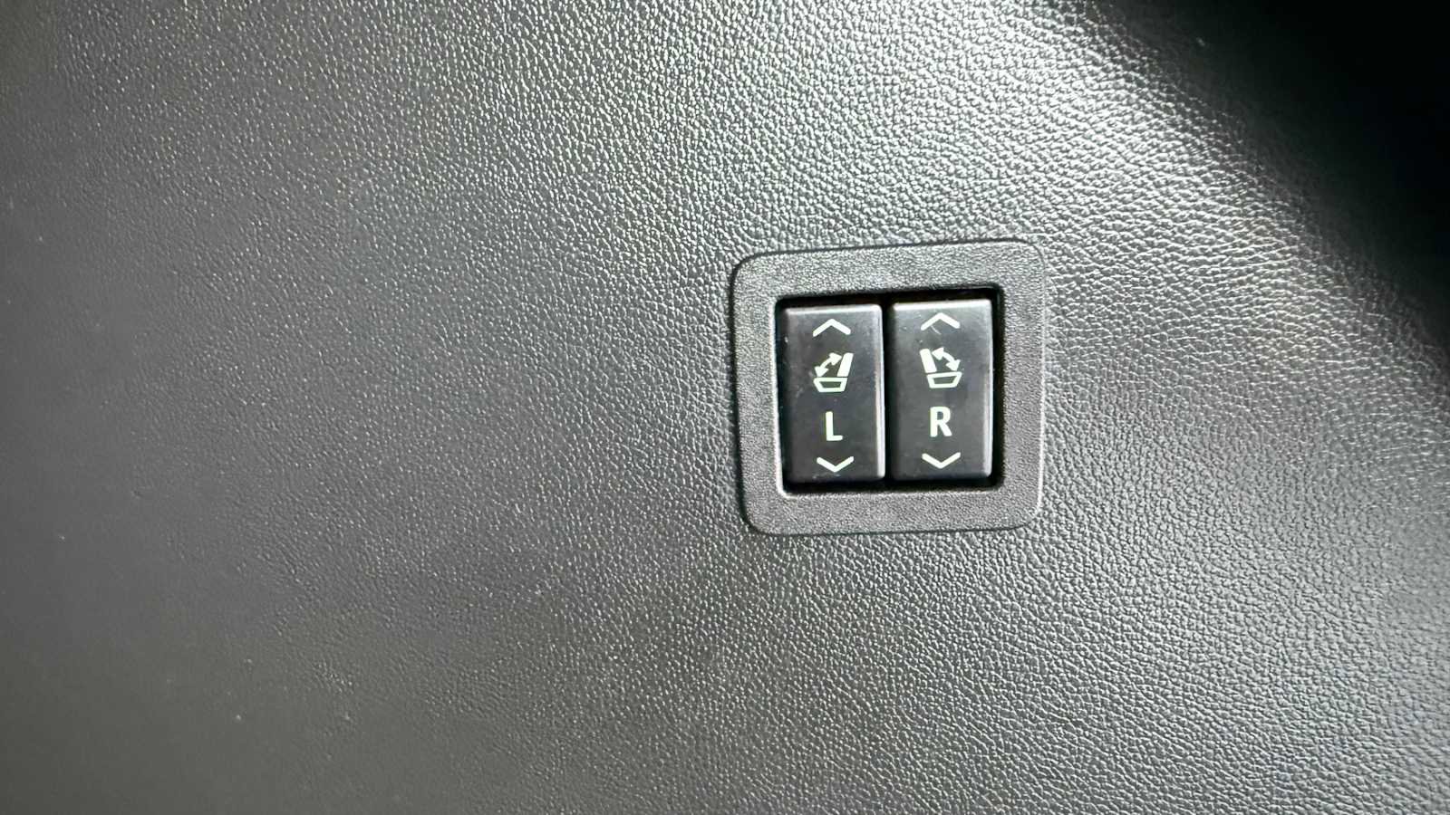 Used 2024 Buick Enclave Avenir w/ Avenir Technology Package AWD/4WD image 32