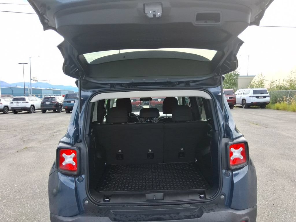 Used 2023 Jeep Renegade Latitude AWD/4WD image 11