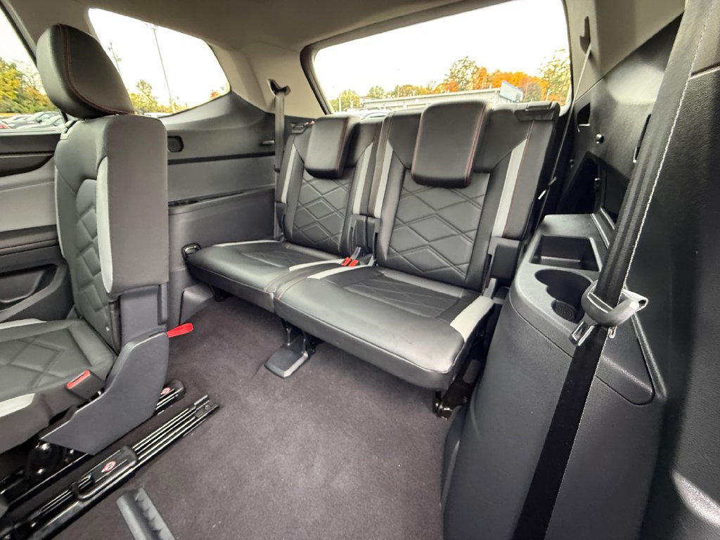 Used 2024 Volkswagen Atlas Peak Edition SE AWD/4WD image 25