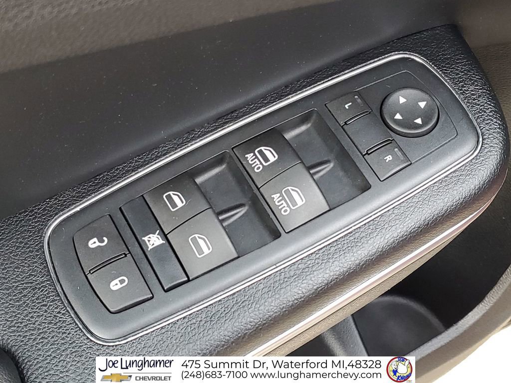 Used 2016 Chrysler 300 Limited image 23