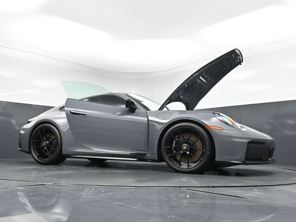 Certified 2026 Porsche 911 Carrera 4 GTS AWD/4WD image 32