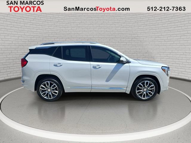 Used 2024 GMC Terrain Denali w/ Denali Premium Package AWD/4WD image 4