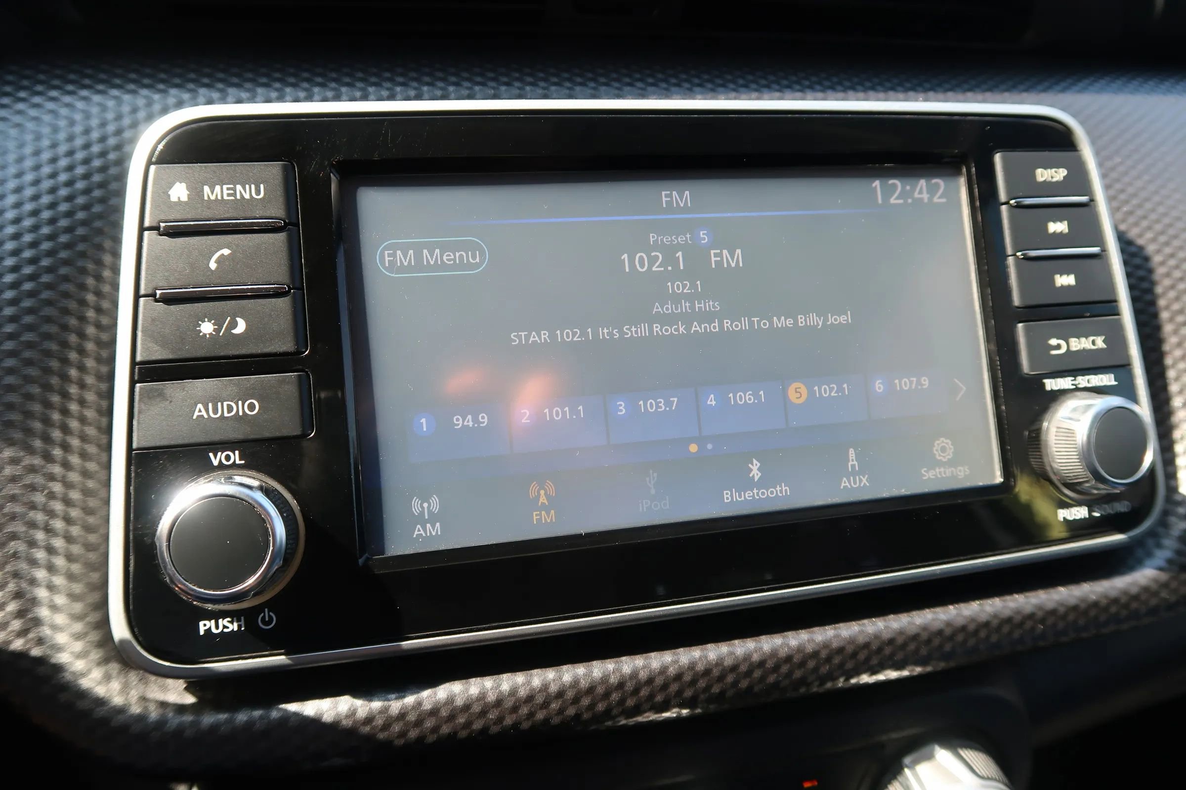 Used 2020 Nissan Kicks S FWD image 33