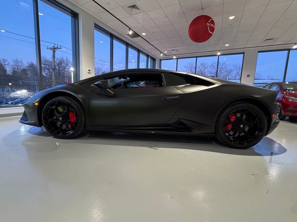 Used 2020 Lamborghini Huracan EVO image 2