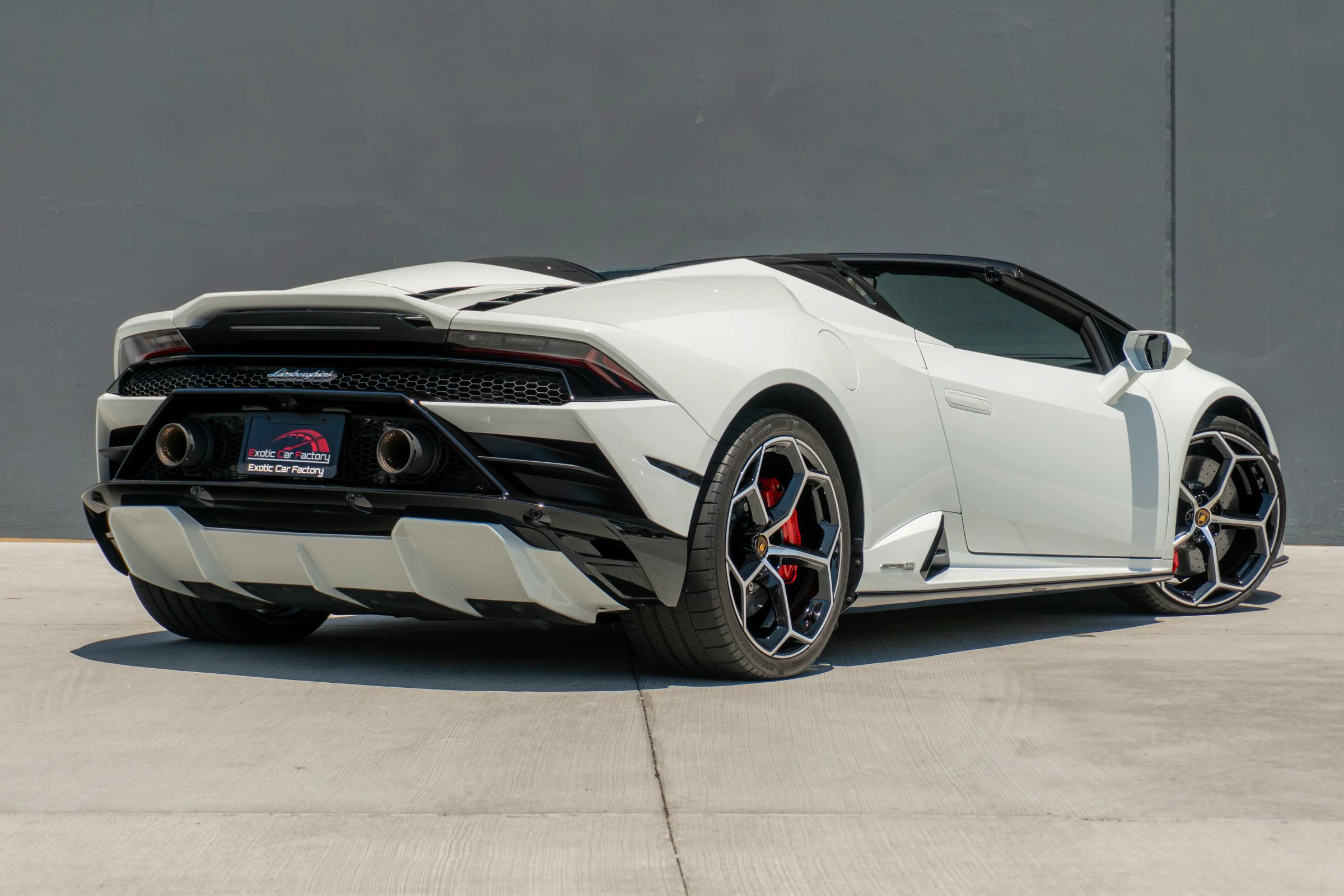 Used 2023 Lamborghini Huracan EVO RWD image 9
