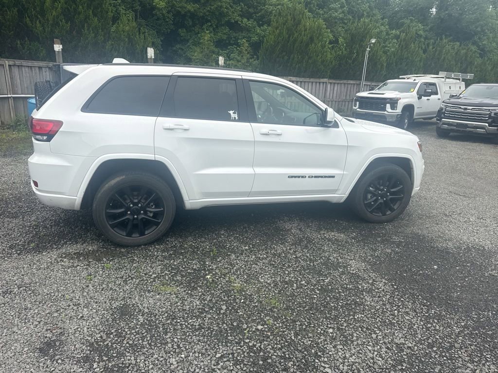 Used 2020 Jeep Grand Cherokee Altitude AWD/4WD image 8