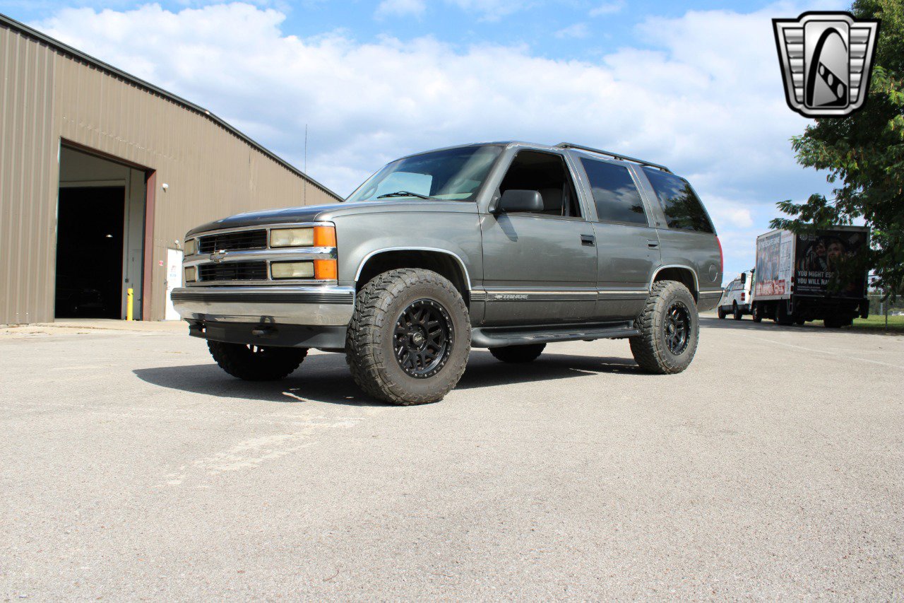 Used 1999 Chevrolet Tahoe Z71 w/ Preferred Equipment Group image 19