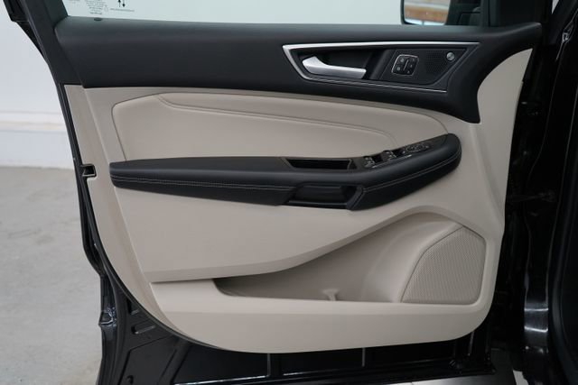 Used 2020 Ford Edge Titanium w/ Equipment Group 301A image 9