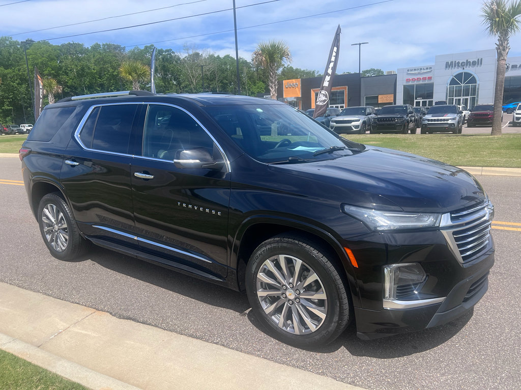 Used 2023 Chevrolet Traverse Premier w/ LPO, 'HIT The Road' Package FWD image 1
