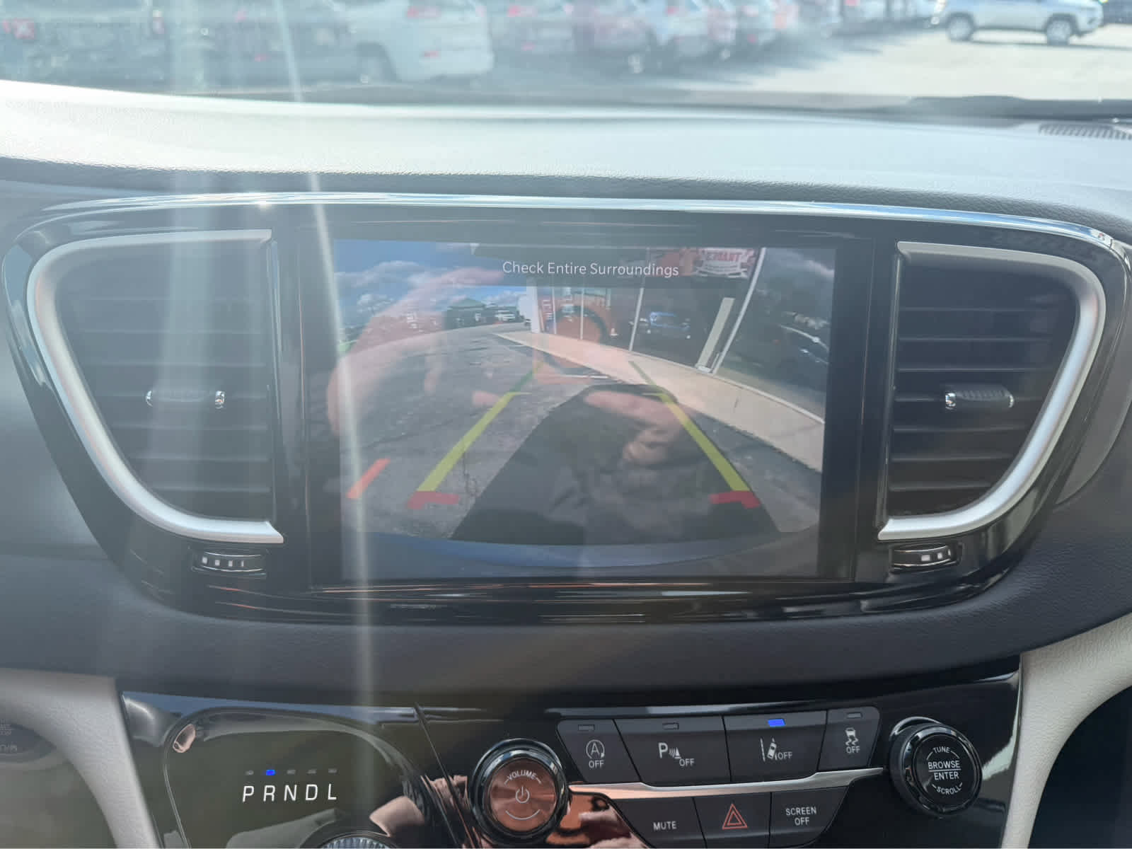 Used 2023 Chrysler Pacifica Touring-L image 26
