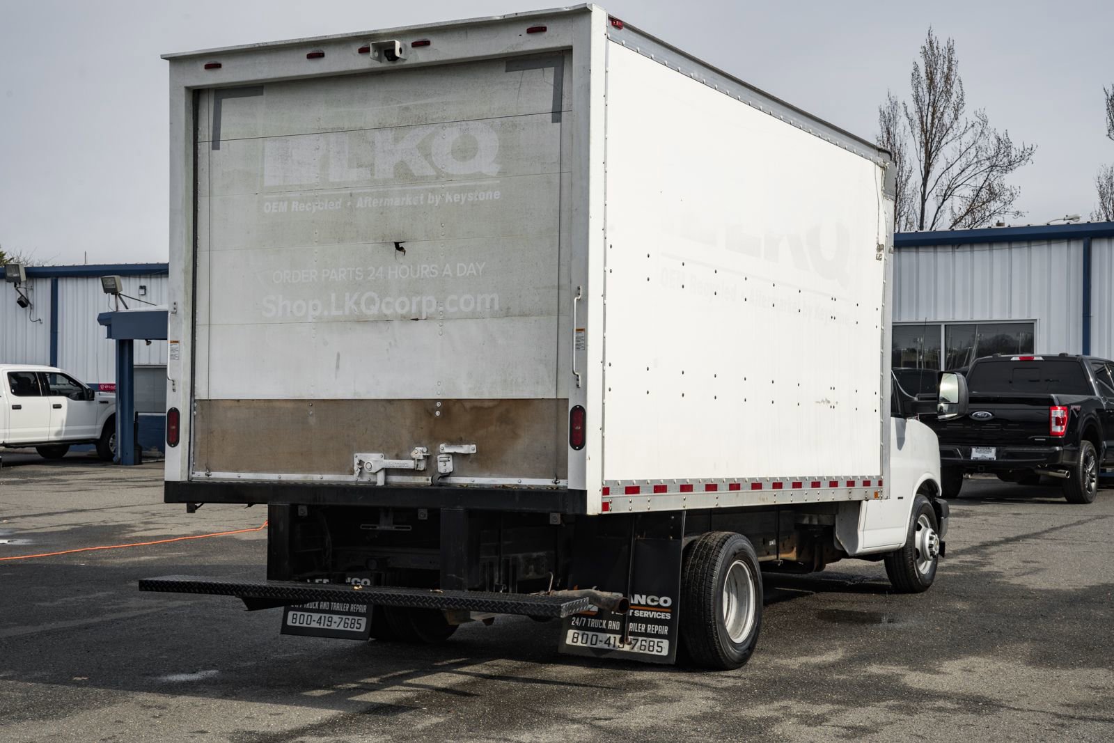 Used 2018 Chevrolet Express 3500 w/ Driver Convenience Package image 5