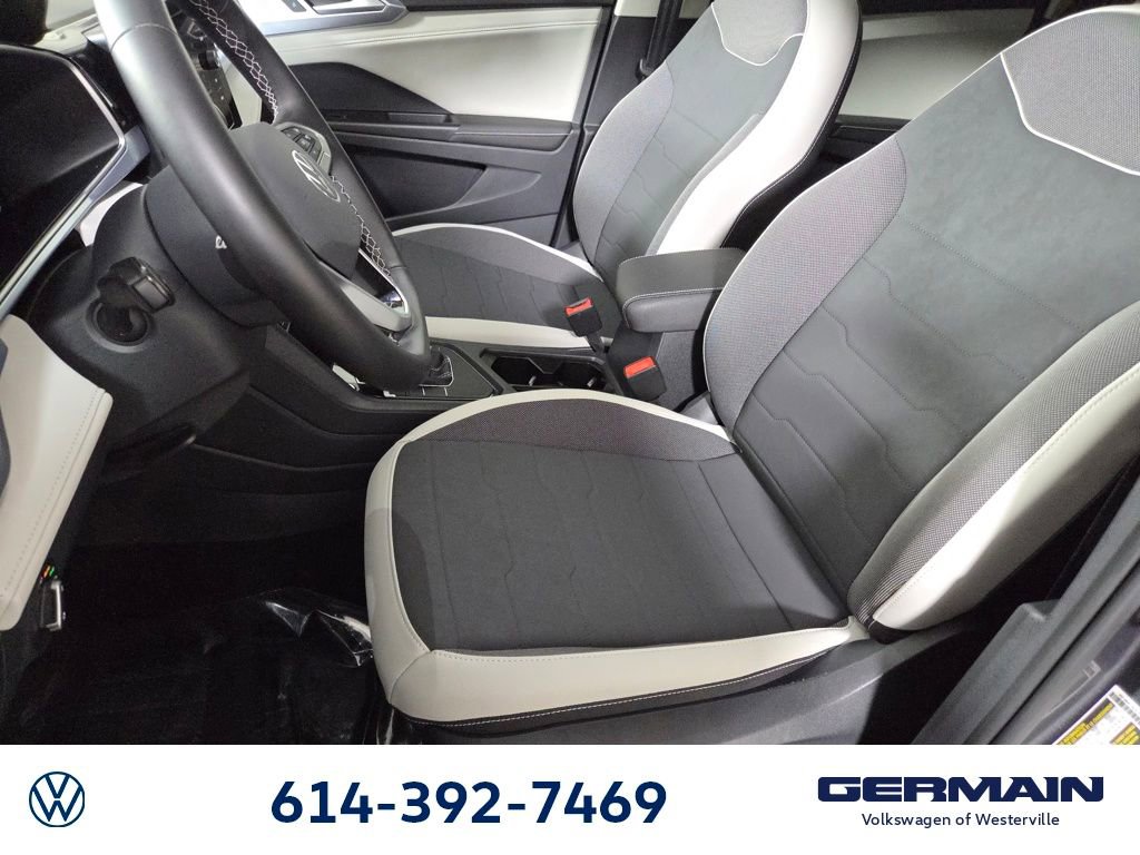 Used 2025 Volkswagen Taos SE image 15
